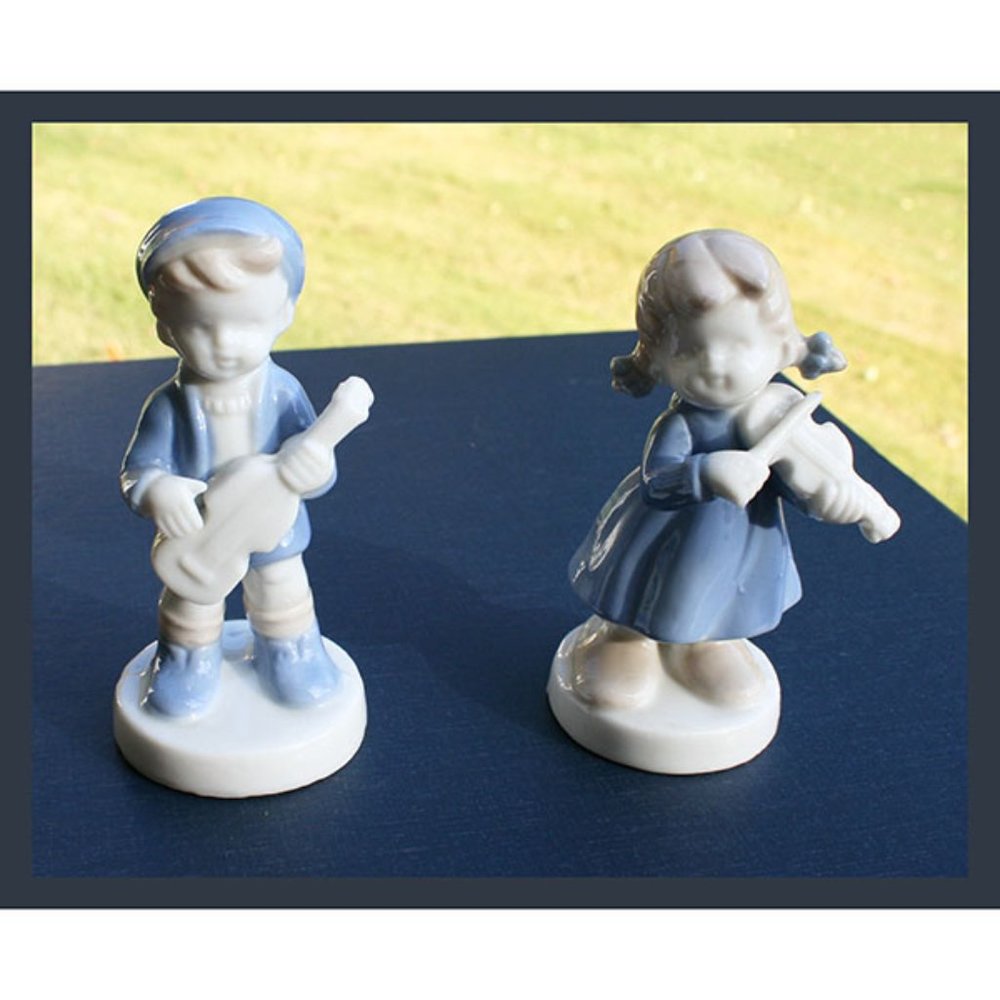 pair of 1960s vintage 4" porcelain boy and girl musicians by Lego, Japan